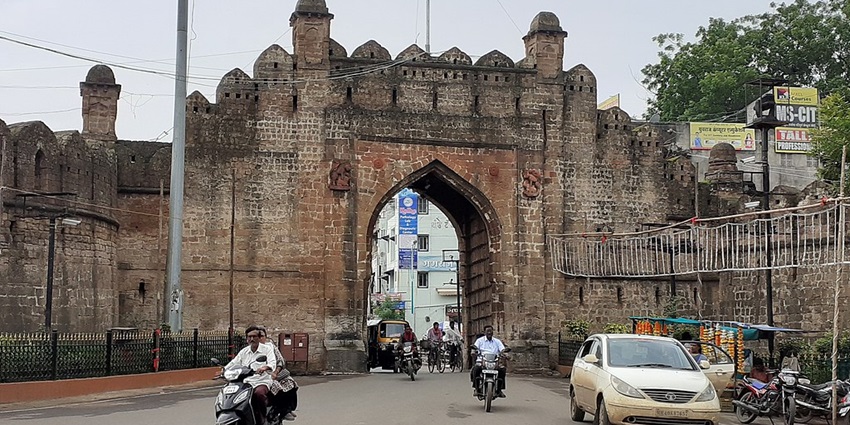 Chandrapur Fort is a historic site in Chandrapur city in the state of Maharashtra.