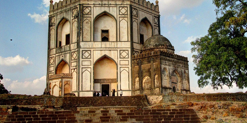 Chaukhandi, the iconic monument showcasing Islamic architecture and intricate carvings.