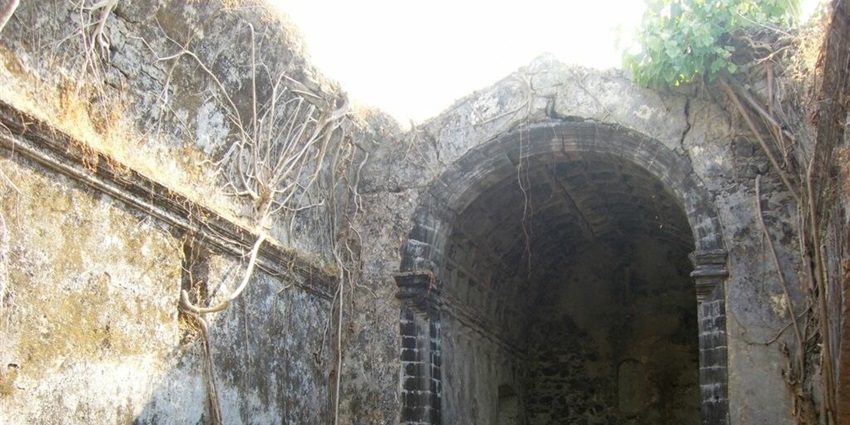 Historical ruins in Chaul make it one of the best attractions to explore for history buffs.