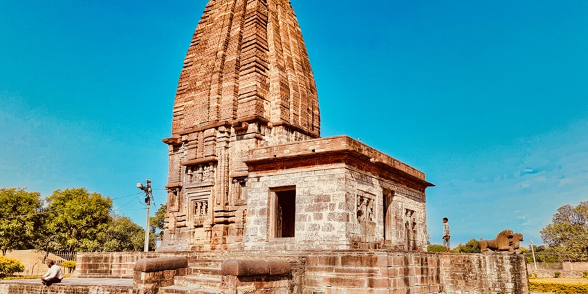 A historical temple in Nachna Kuthar, which is one of the best places to visit in Panna
