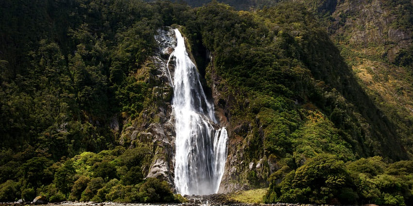 See the stunning Chelavara Falls, one of the best things to do in Madikeri, Karnataka.