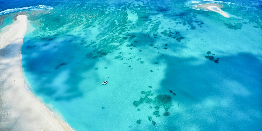 An enchanting view of the serene Cheriyam Island surrounded by turquoise waters.