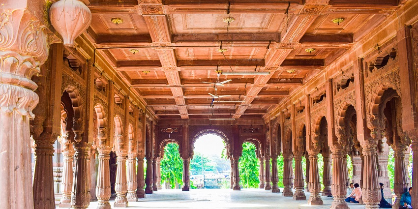 Beautiful Chhatris, a stunning example of Maratha architecture during the Holkar’s rule.
