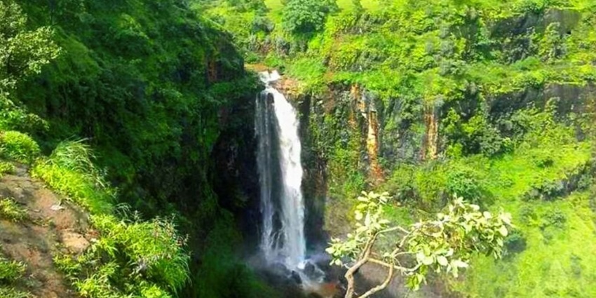 The stunning hill station of Chikhaldara is one of the best offbeat places in Maharashtra.
