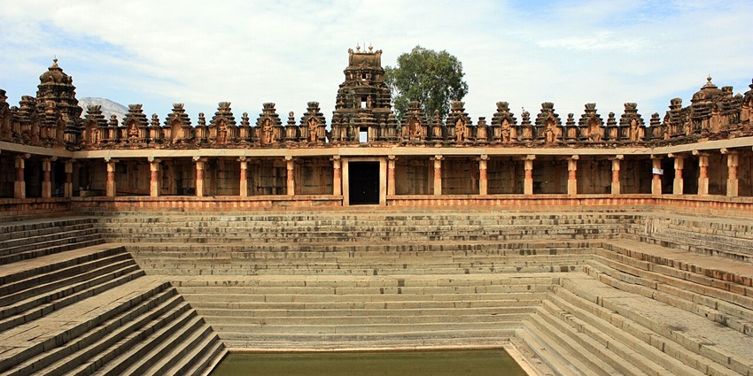 Witness majestic waterfalls at Chikkaballapur, one of the best places to visit in Karnataka for couples.