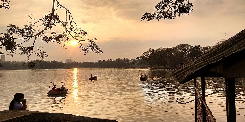 Chikkaballapur Lake offers serene waters and lush greenery for relaxation.