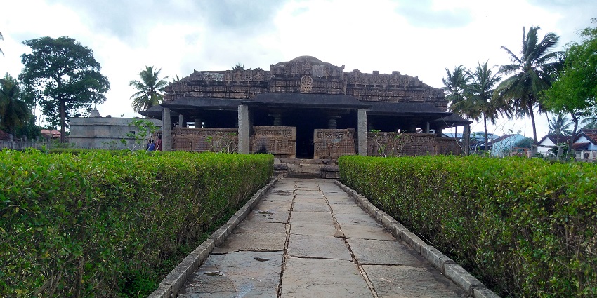 A picture of serene hill station Chikkamagaluru, one of the best Hosur hill stations.