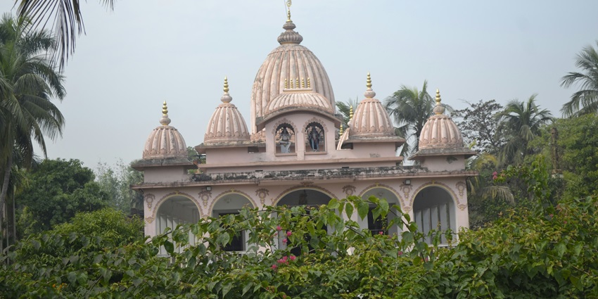 Chintamani Ganesh Temple in Solapur is one of the popular pilgrimage sites in the state.