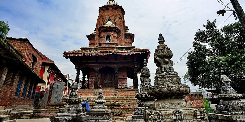 Chintamani Temple is one of the best Ganesh temples in Pune and is a short drive from the city centre