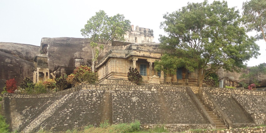Chitharal Rock Temple is one of the serene places to visit near Nagercoil, Kanyakumari.