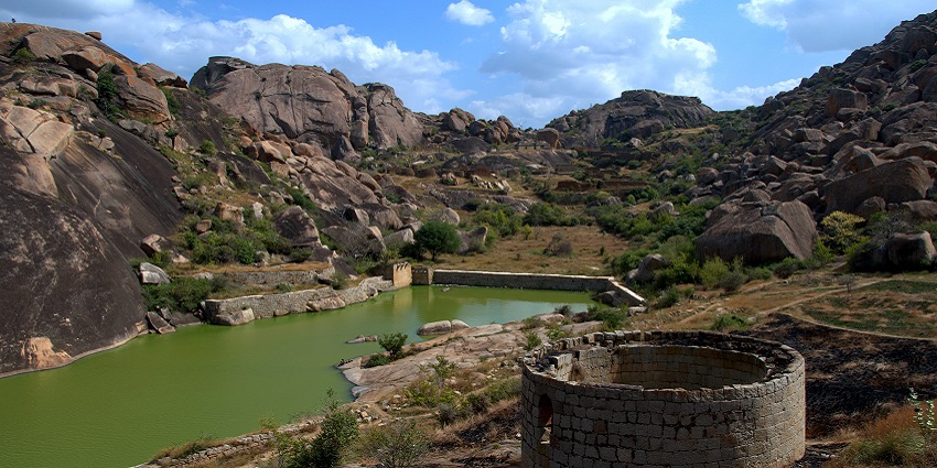 A scenic view of Chitradurga lake, a popular Chitradurga tourist place.