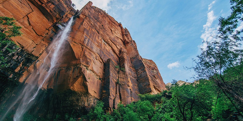 An image of majestic brown mountains, one of the scenic places to visit in Courtallam.