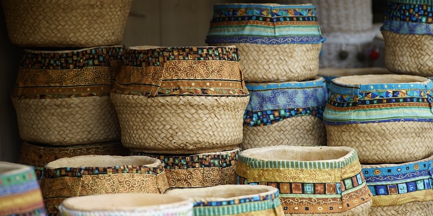Visit the Choglamsar Market in Leh and pick up antiques, traditional handicrafts and Tibetan items