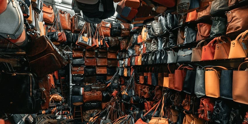 antiques and rare treasures make it an iconic place for street shopping in Mumbai.