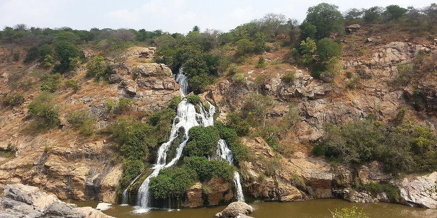 Chunchi Falls, among the best places to visit in Kanakapura surrounded by breathtaking landscapes and tranquillity.