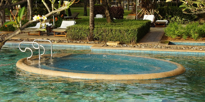 An image of a Jacuzzi for the reserved VIPs at Club Cabana in North goa, India.