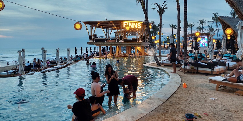 Club Fresh features live music, dancing, and vibrant nightlife.