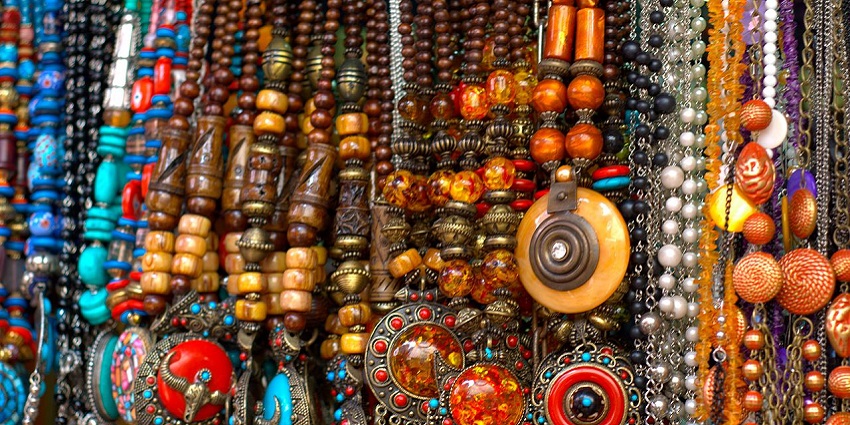 A picture of ethnic jewellery displayed at Colaba Causeway, one of the best shopping places to visit near Marine Drive.