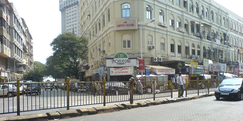Colaba Causeway—perfect for street shopping in Mumbai’s vibrant scene.