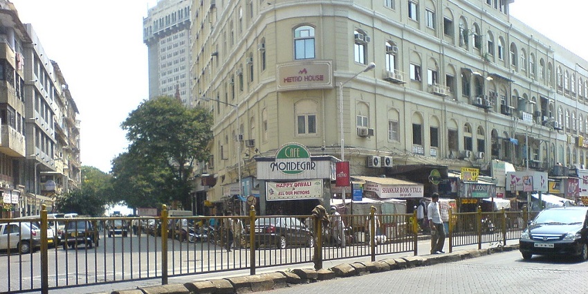 Colaba Causeway market, is among the famous places to visit in Mumbai.