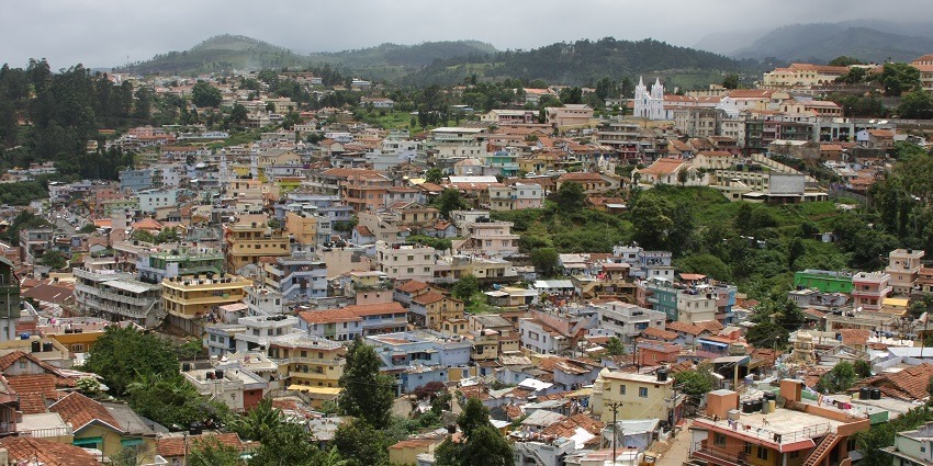 A picture capturing the aerial view of Coonoor, one of the best hill stations near Hosur.