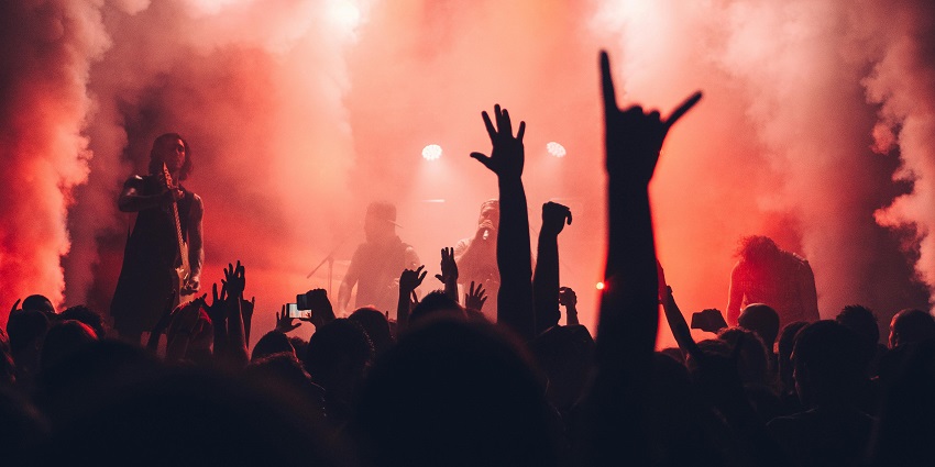 A live performance at the Cosmic Kasol stirring the crowd