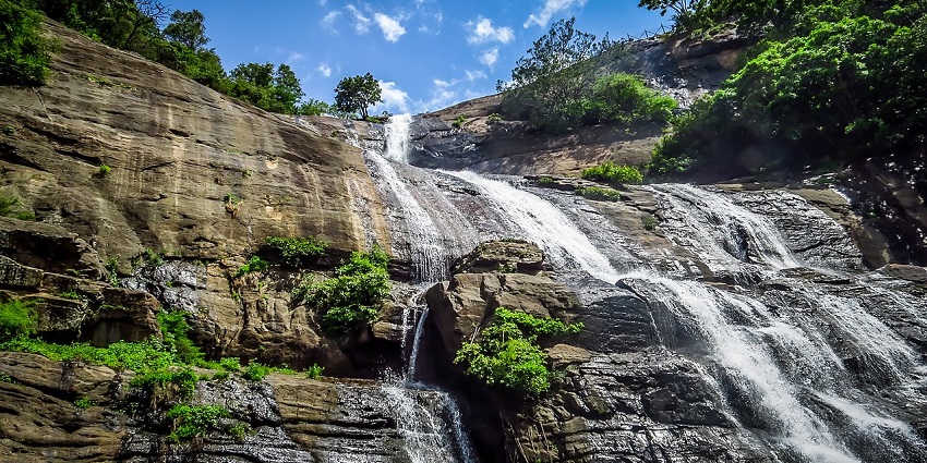 Popular waterfall with therapeutic waters and natural beauty for every traveller.