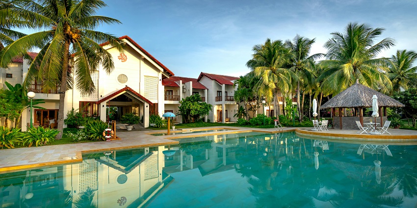 Courtyard by Marriott, the modern hotel with comfortable rooms and excellent amenities.