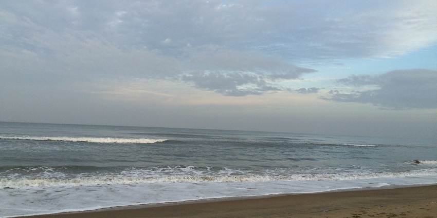 Covelong Point in Tamil Nadu is an exposed beach and reef break that has quite consistent surf