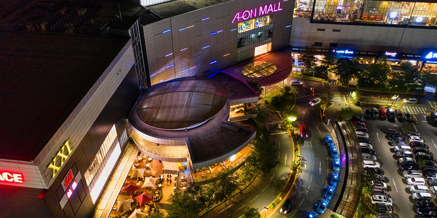 Crystal Mall is a trendy choice among shopping malls in Nagpur for the latest fashion.