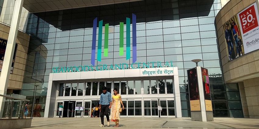 Commercial complex in Malad West featuring wholesale accessories, beauty products, and bustling local vendor stalls.
