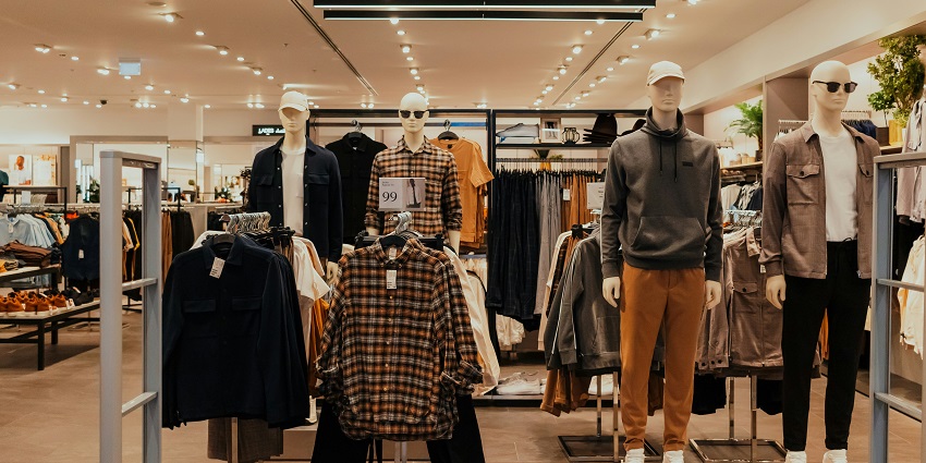 Crystal Point Mall is a perfect place for shopping in Andheri.