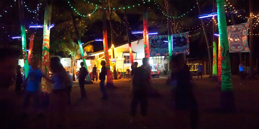 Curlies is a fun party place in North Goa that offers Bohemian vibes