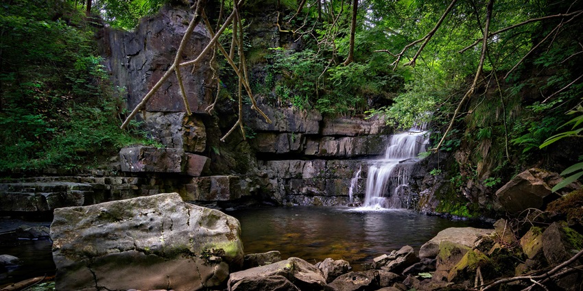 Dabhosa Waterfall cascading down rocks, one of the famous places to visit in Vasai.