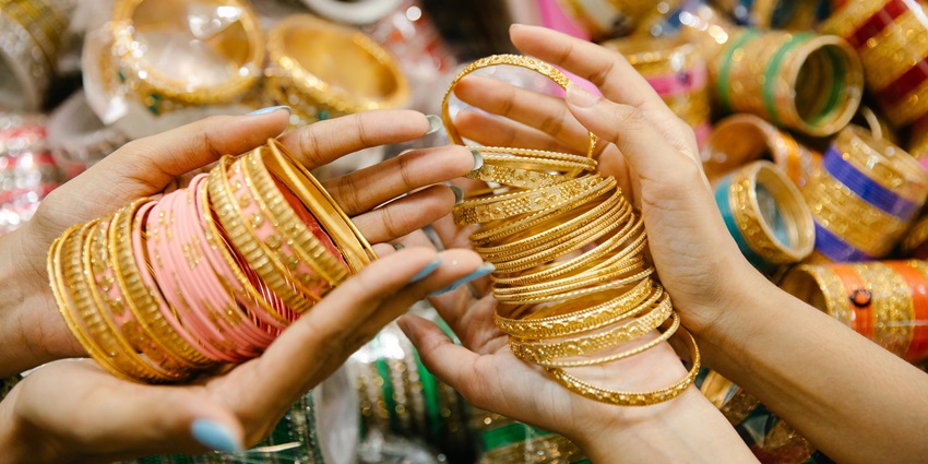 Handmade jewellery (bangles) at Dadar TT Shopping Mall, offering a unique experience.