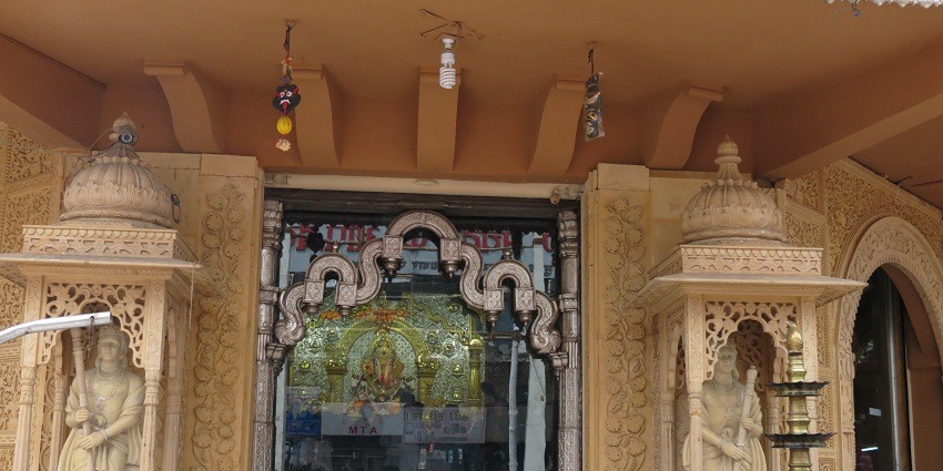 Dagdusheth Halwai Ganpati Mandir, Pune's vibrant spiritual haven, captivates devotees.