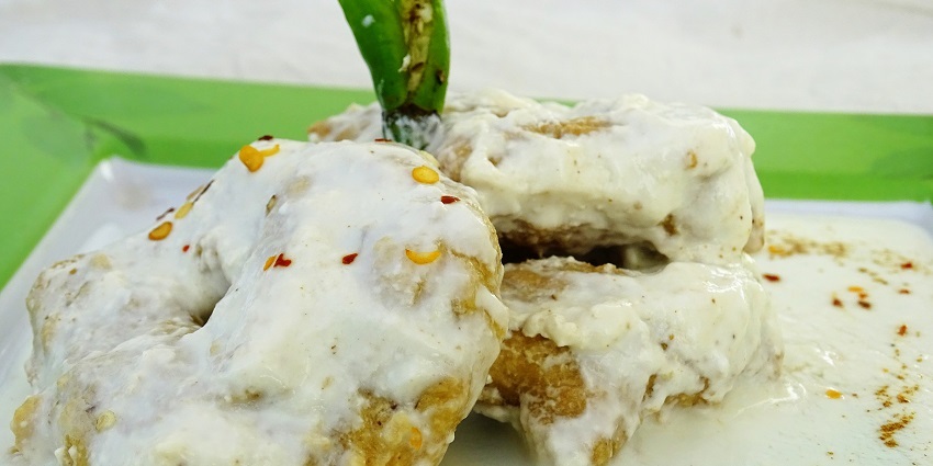 Snoashot of the mouth-watering delicious Dahi Bhalla which is one of the best street food in ludhiana