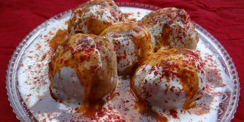 Dahi Bhallas are a well-liked street food in Faridabad for their twist of flavours.