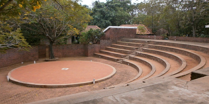 Image of Amphitheatre of Dakshinachitra located near the temple