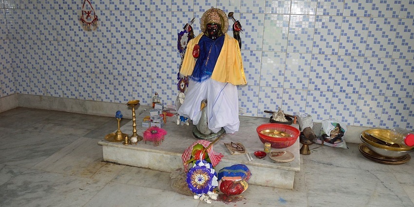 Image of inside mandir with pooja essentials in a Shani Mandir - Dakshinmukhi Maruti Shani Mandir