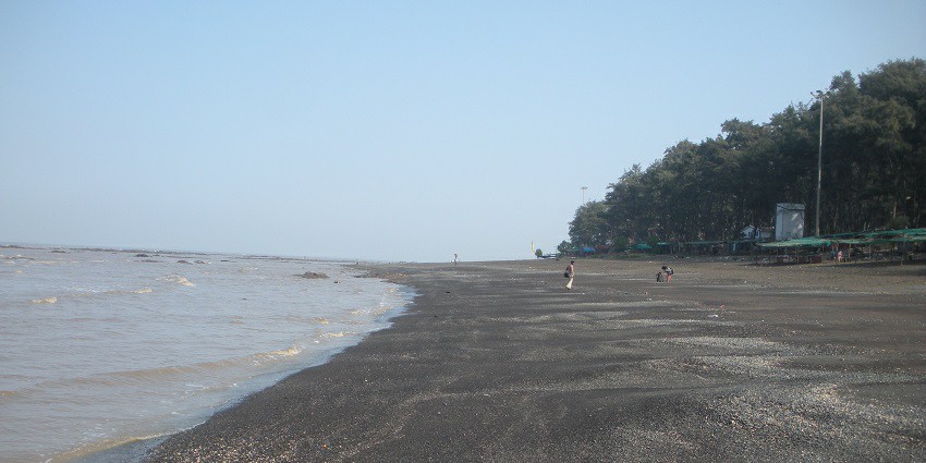 A picture of a moment captured at one of the most scenic beaches located in Daman.