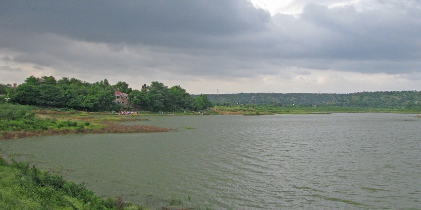 Damdama Lake is one of the picturesque places to visit near Gurgaon within 150 kms.