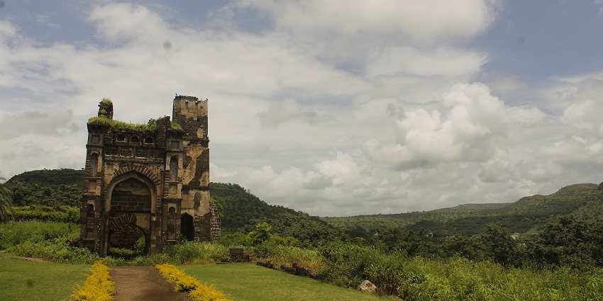 Visiting the scenic Daulatabad Fort is one of the ideal things to do in Aurangabad.
