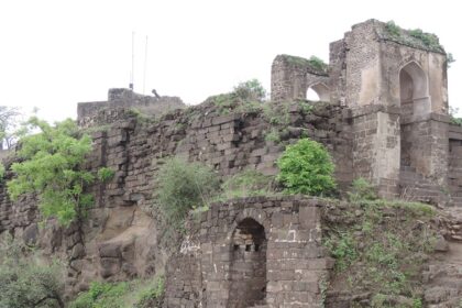 A scenic view of the historic Daulatabad Fort, also known as Deogiri Fort in Maharashtra.