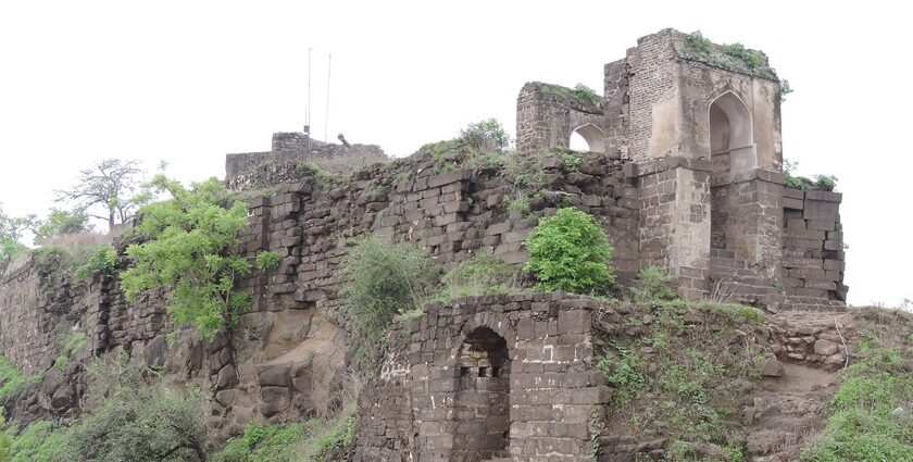 A scenic view of the historic Daulatabad Fort, also known as Deogiri Fort in Maharashtra.