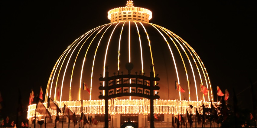 Deekshabhoomi, is one of the famous places to visit in Nagpur at night featuring an illuminated stupa