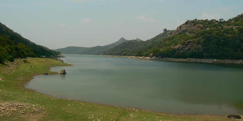 A glimpse of serene waters of Denkanikottai, one of the top places to visit near Hosur.