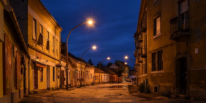 An image of a dusk-lit street in Dev Nagar, one of the top Haunted places in Nagpur.