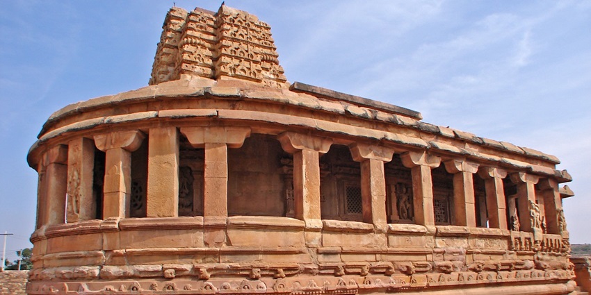 Image of the scenic Great Durga temple near the city of Raichur in Karnataka