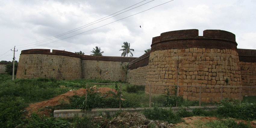 A side view of Devanahalli Fort, an ancient place to visit near Kolar